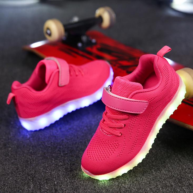 2019 New popular fashion roller skate high quality led light up cool couples shoes with wheels